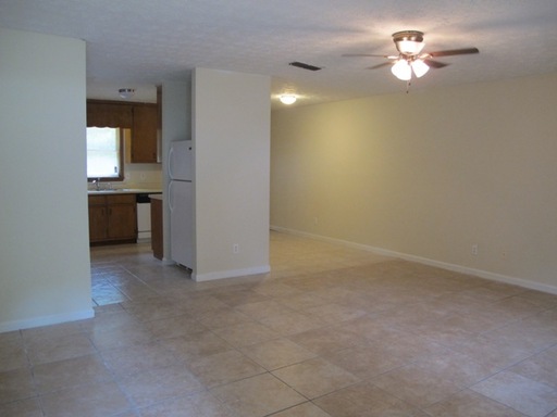 Building Photo - 227 Sunny Hills Dr