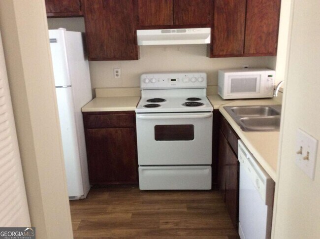 Foto del edificio - 200 Sheraton Ct