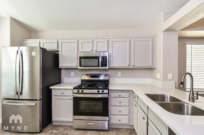 Building Photo - 8116 Dinsmore Dr
