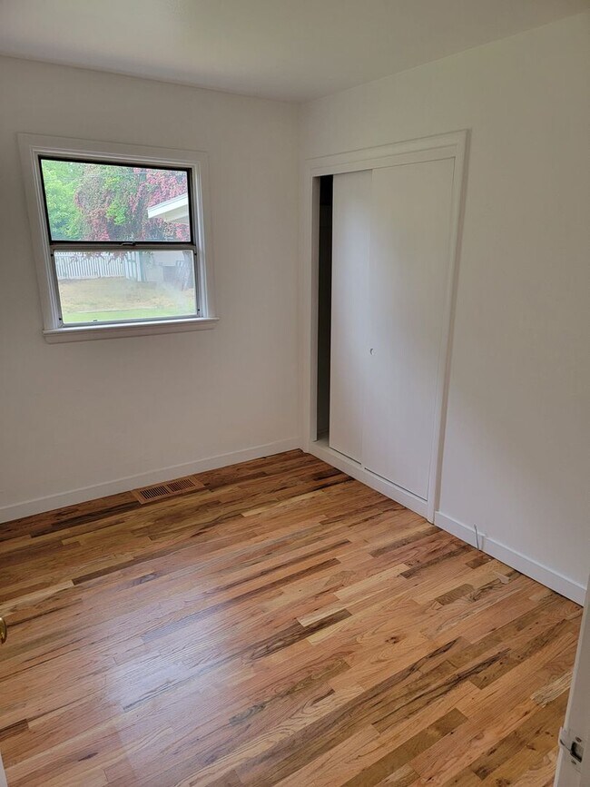Foto del edificio - Northend 3 bed 2 bath home