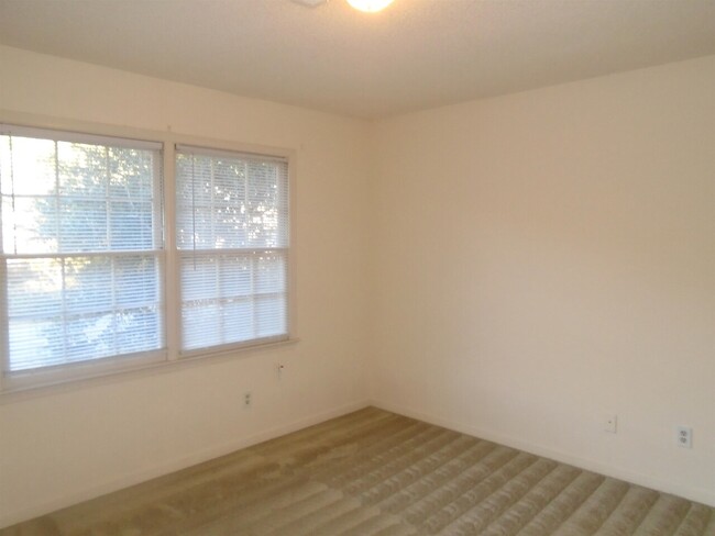 Building Photo - 1256 Sweet Pine Dr