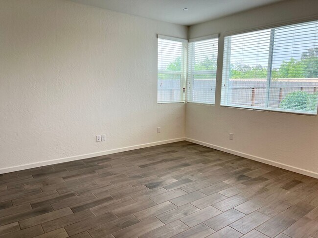 Foto del edificio - 3/2.5 In North Clovis Near Buchanan High School