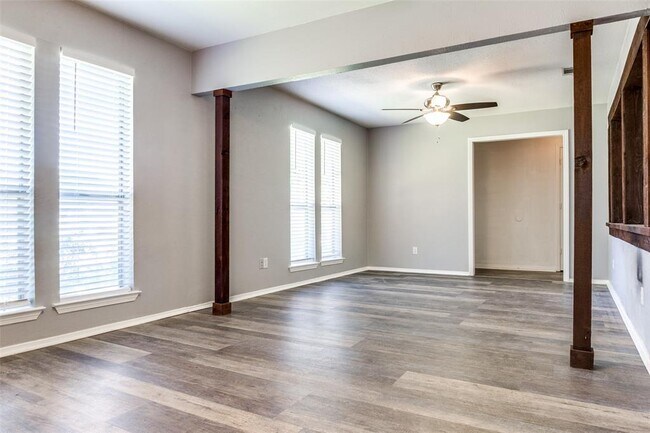 Building Photo - 1804 Marquette Dr