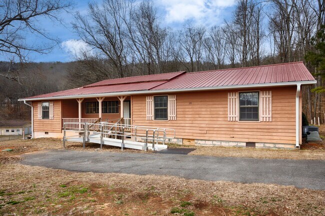 Foto del edificio - Spacious & Charming in Scottsboro!