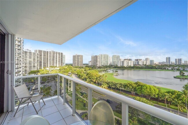 Foto del edificio - 3625 N Country Club Dr