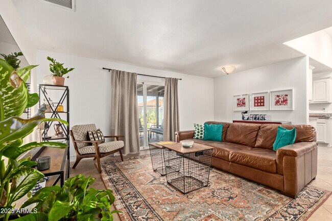 Foto del edificio - 3232 E Cypress St