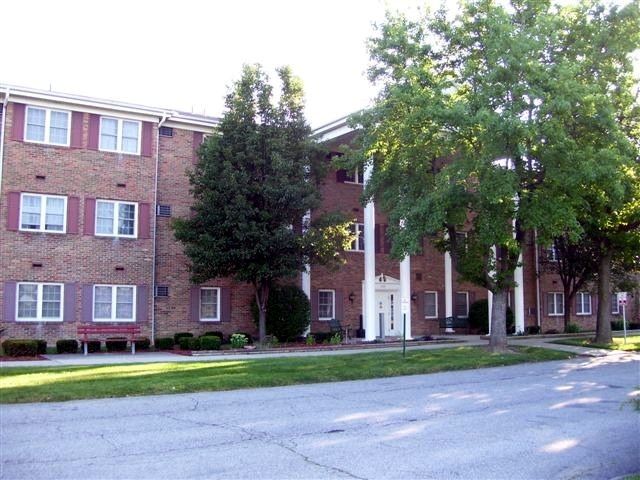 Front Entrance - Castleton Gardens