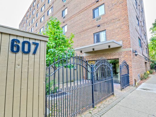 Building Photo - 607 W Wrightwood Ave
