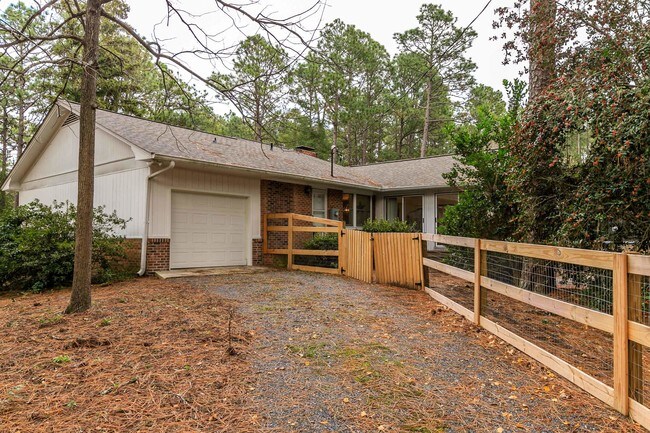 Foto del edificio - 380 Swoope Dr