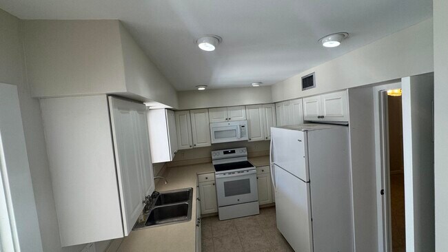 Foto del edificio - 2704 Cardinal Dr