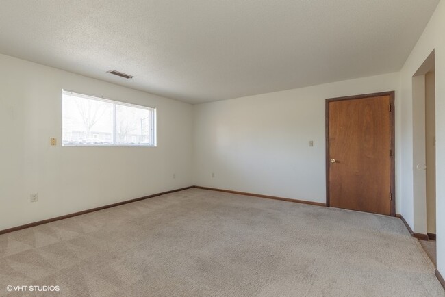 Building Photo - 1005 Parkway Dr