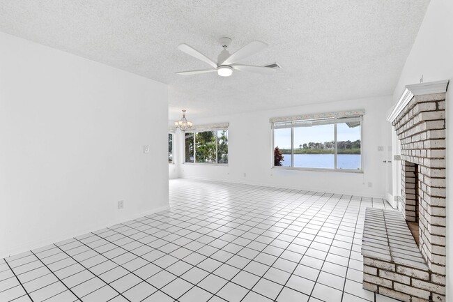 Building Photo - Riverfront Home in Ormond Beachside!