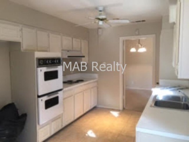 Foto del edificio - 8317 Northmeadow Cir