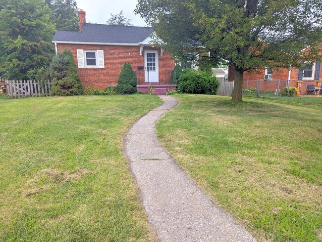Building Photo - 506 Manassas Ave