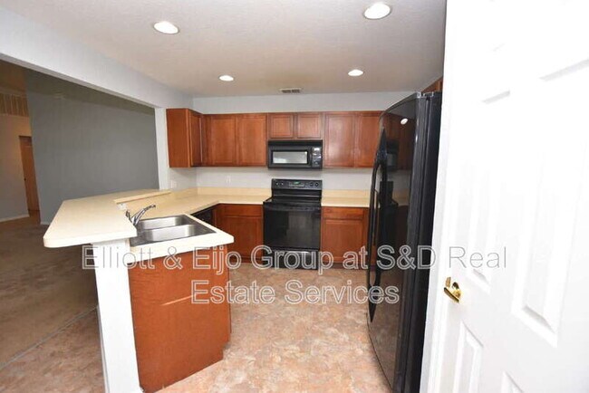 Foto del edificio - 1615 Laurel Meadows Dr