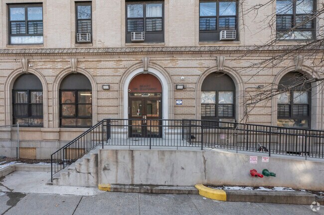Building Entrance - 1350 Grant Sq