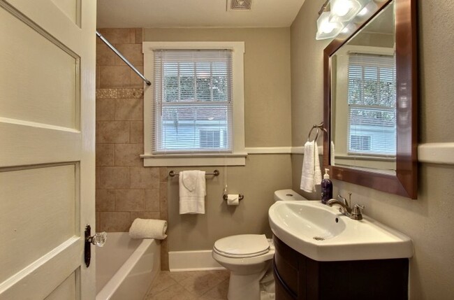 Building Photo - Large 3BR/2BA Ardsley Park Area House For ...