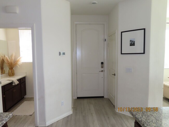 Building Photo - 40445 Calle Real