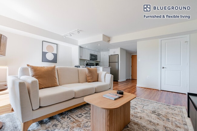 Foto del edificio - 2500 Clarendon Blvd