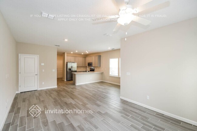 Foto del edificio - 13300 Shore Grass Dr