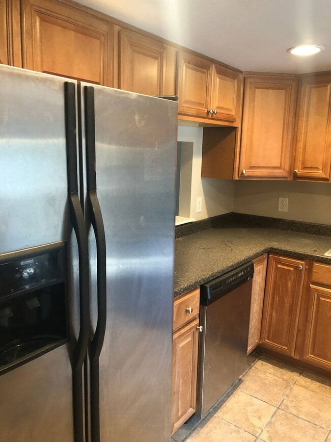 Building Photo - Fully Renovated Townhome in Cherry Hill Manor