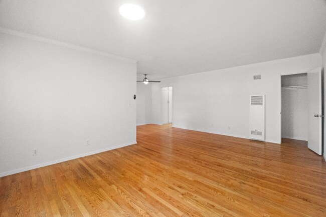 Foto del edificio - 2001 Beachwood Dr