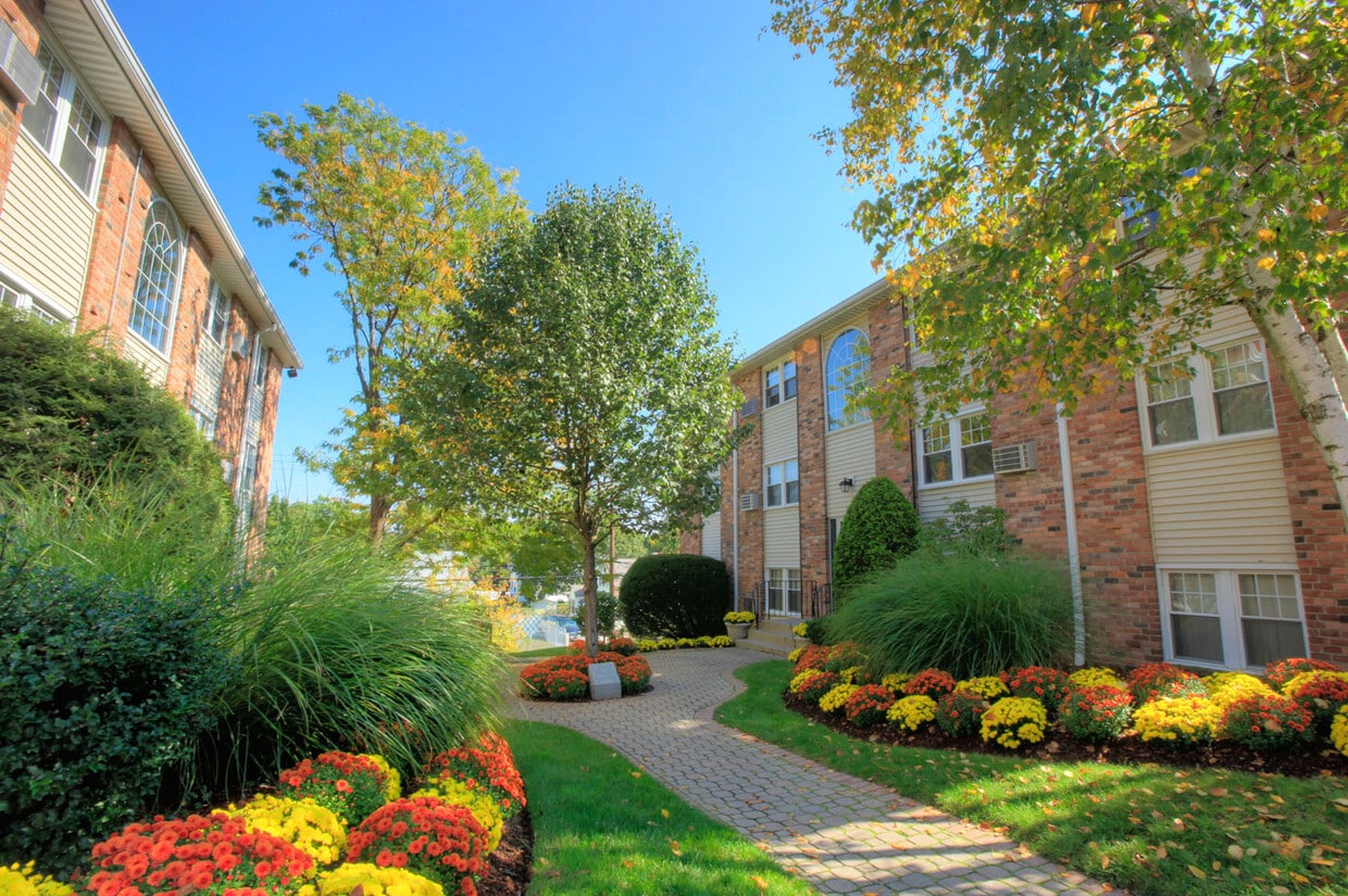Princeton at Mount Vernon Apartments in Lawrence, MA