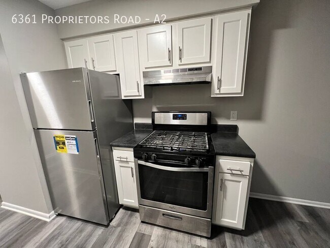 Building Photo - Worthington- Two Bedroom Garden Apartment