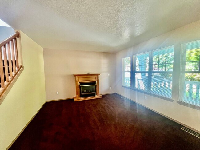 Foto del edificio - Well Maintained and Spacious 4 Bed