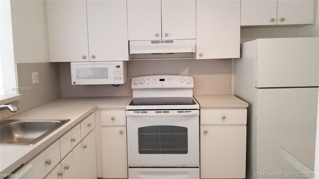 Building Photo - 2 br, 2 bath  - 11245 N Kendall Dr Apt F112