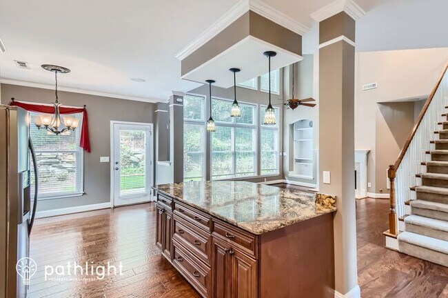 Foto del edificio - 458 Lake Forest Dr