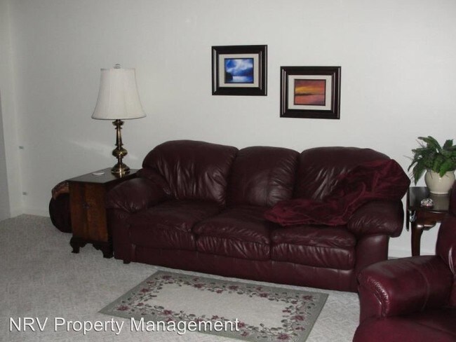 Foto del edificio - 3 br, 3 bath Apartment - 175 Justin Lane