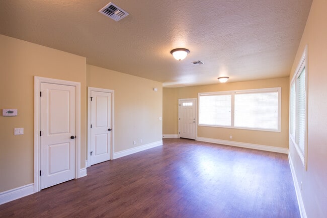 Building Photo - 436 10th NW St