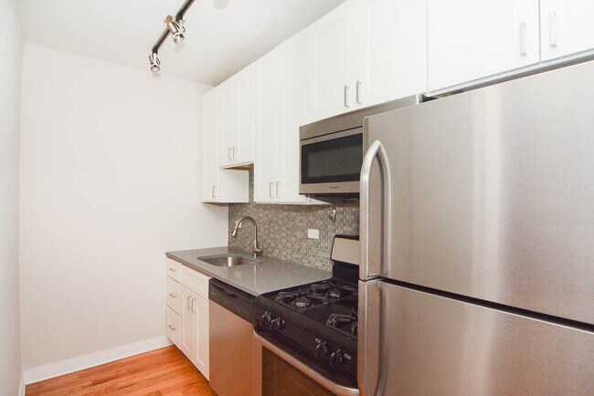 Foto del edificio - 2420 N Kedzie Blvd