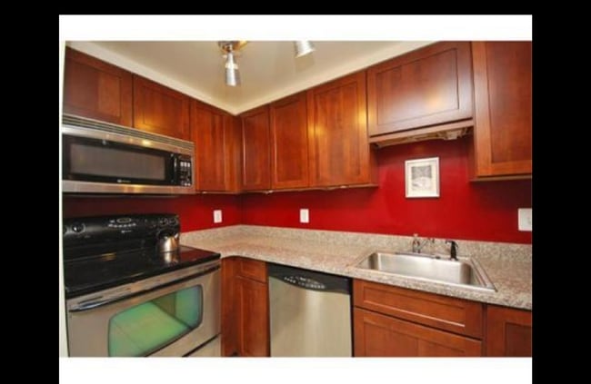 Building Photo - 28 Symphony Rd