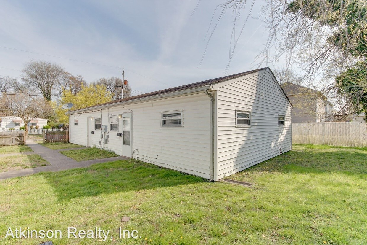 Primary Photo - 1443 W 40th St