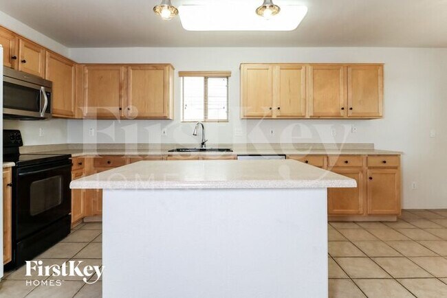 Foto del edificio - 17558 W Calavar Rd