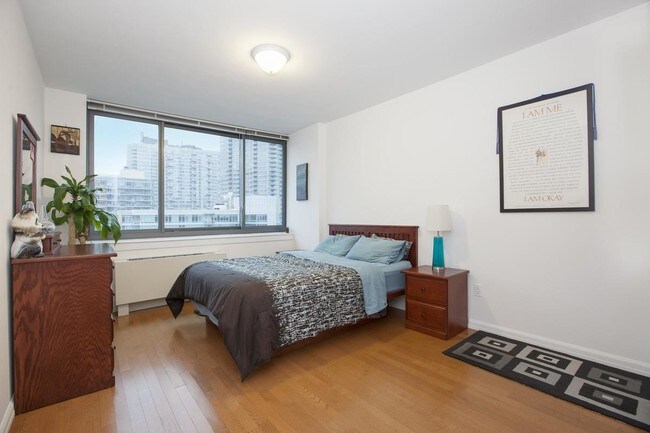 Foto del edificio - 4720 Center Blvd