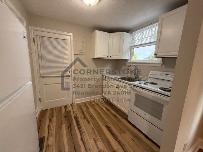 Building Photo - 353 Highland Ave SW