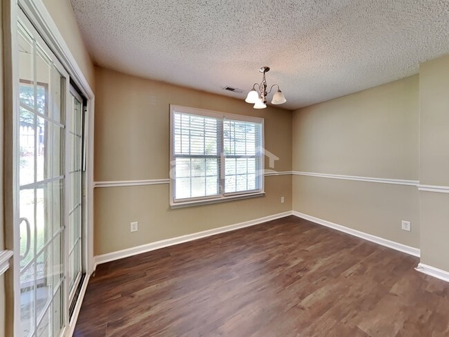 Foto del edificio - 1103 Poplar Ridge Rd