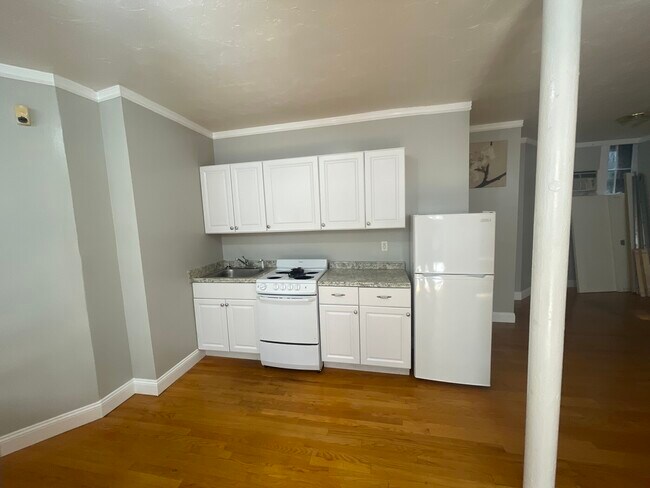 Building Photo - 159 Endicott St