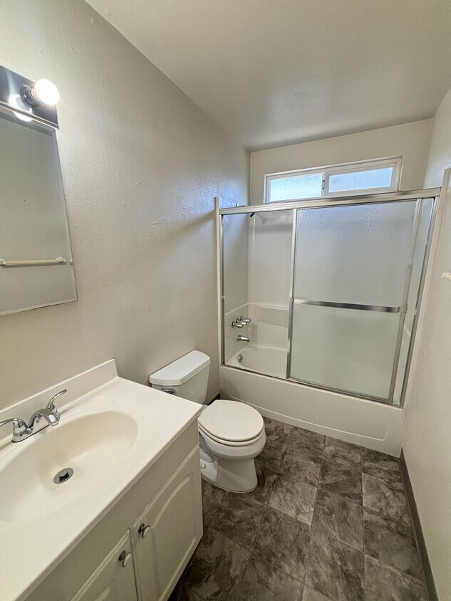 Foto del edificio - 1704 Rose Ave