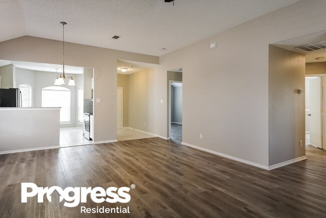 Building Photo - 2829 Hidden Springs Dr
