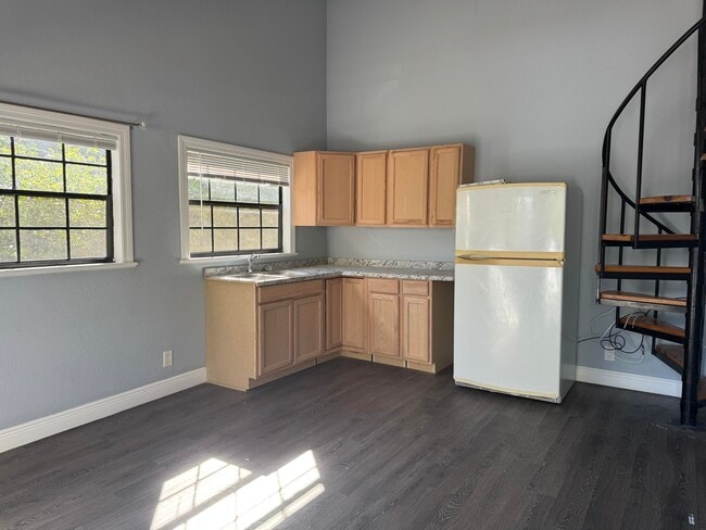 Building Photo - 5239 Club Rd