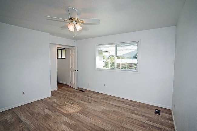 Building Photo - 6300 Sunrise Terrace