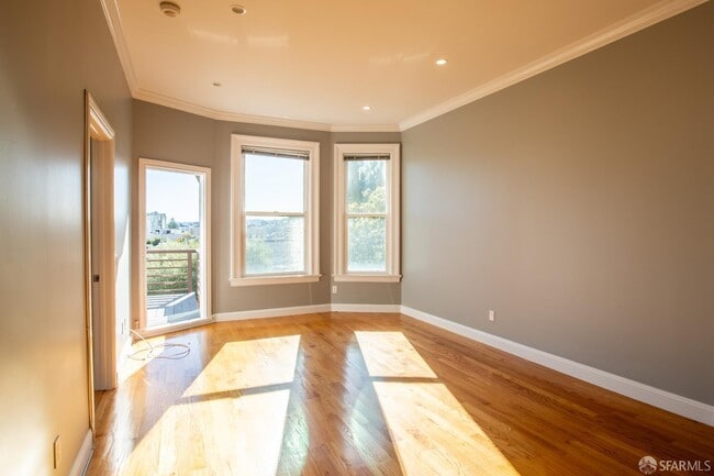 Building Photo - 2555 Sacramento St