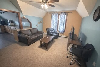 Building Photo - 600 9th Ave