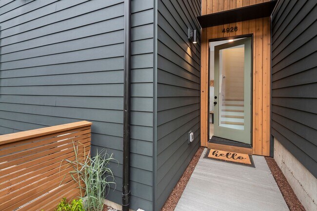 Foto del edificio - BRAND NEW in Columbia City! 3bd, 2ba Townhome Built with Thoughtful Design and Quality Materials