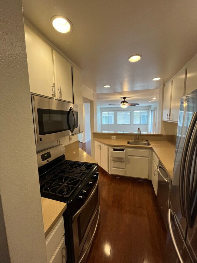 Kitchen - 1739 E Broadway