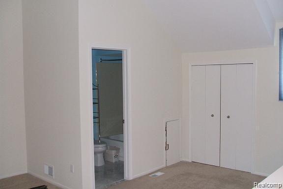Building Photo - 2840 Davison Ave